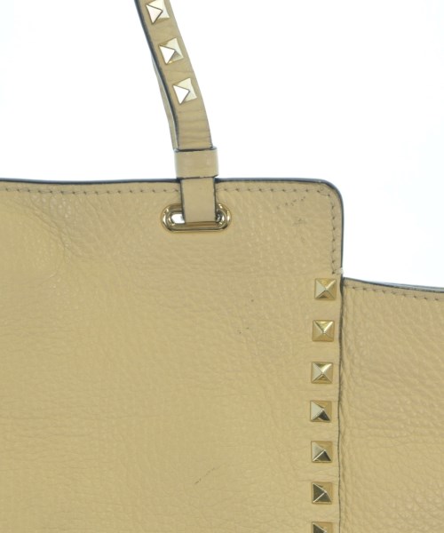 VALENTINO GARAVANI（ヴァレンティノガラヴァーニ）ショルダーバッグ 白 サイズ:- レディース/2200620697026