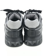 VALENTINO GARAVANI（ヴァレンティノガラヴァーニ）スニーカー 黒 サイズ:EU40(25cm位) メンズ/2200633203078