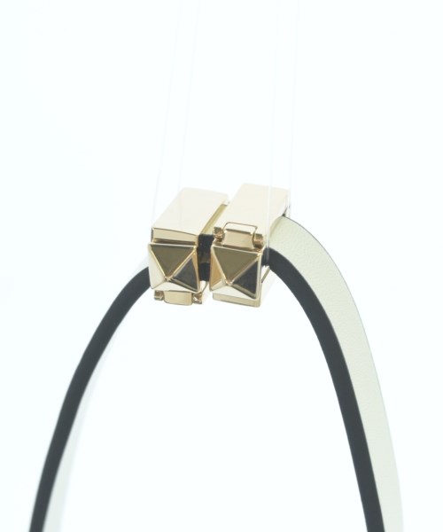 VALENTINO GARAVANI（ヴァレンティノガラヴァーニ）ショルダーバッグ 白 サイズ:- レディース/2200661616024