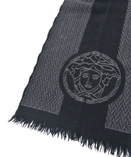 VERSACE（ヴェルサーチ）マフラー 黒 サイズ:- メンズ/2200639926094