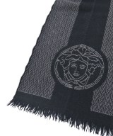 VERSACE（ヴェルサーチ）マフラー 黒 サイズ:- メンズ/2200639926094