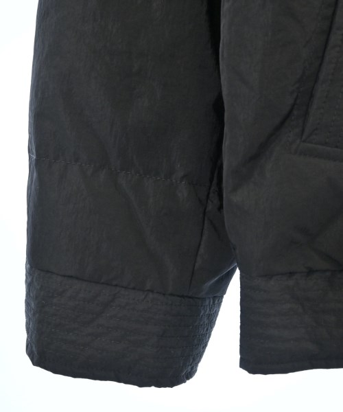 VERSACE（ヴェルサーチ）ダウンジャケット/ダウンベスト 黒 サイズ:52(XXL位) メンズ/2200651860024