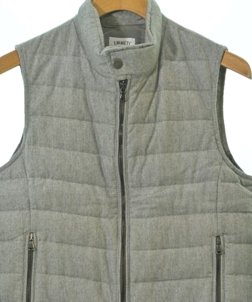 EMMETI（エンメティ）ダウンジャケット/ダウンベスト グレー サイズ:44(S位) メンズ/2200647258019