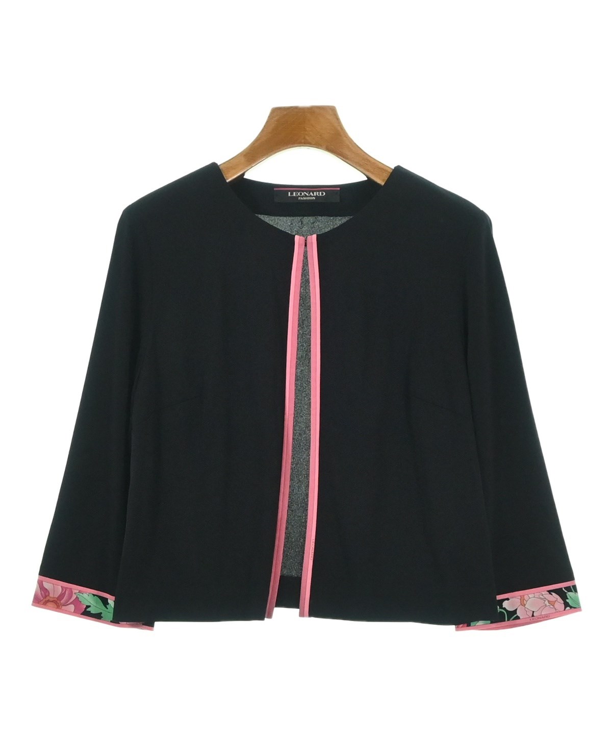 LEONARD FASHION（レオナール ファッション）ノーカラージャケット 黒
