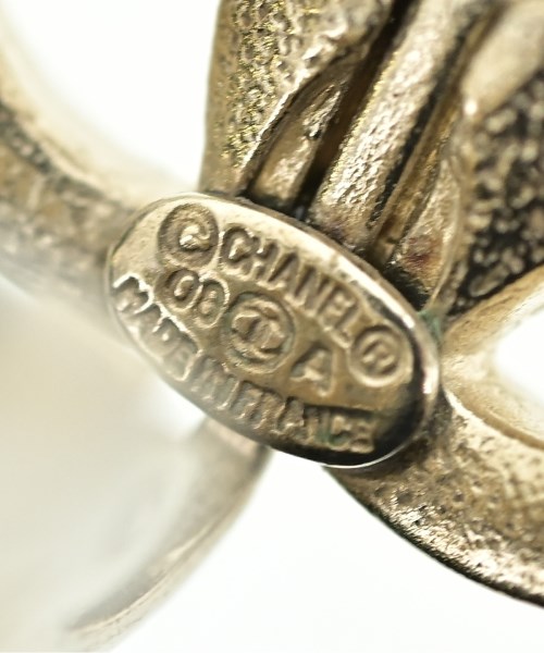 CHANEL（シャネル）ピアス・イヤリング 白 サイズ:- レディース/2200659906915