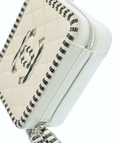 CHANEL（シャネル）ショルダーバッグ 白 サイズ:- レディース/2200706782035