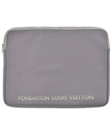 LOUIS VUITTON ポーチ