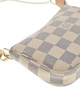 LOUIS VUITTON（ルイヴィトン）ポーチ 白 サイズ:- レディース/2200688688370