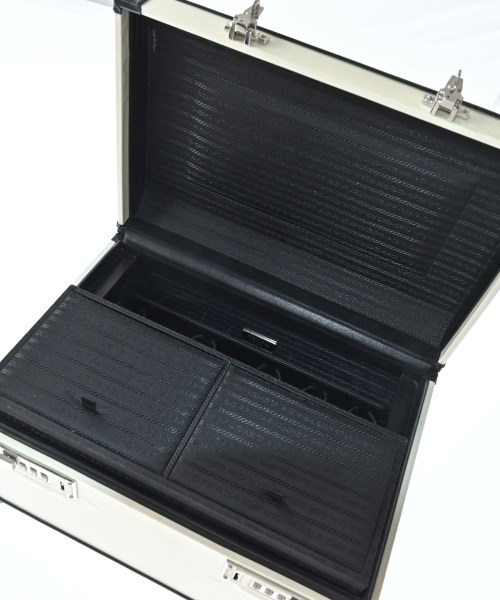 PRADA（プラダ）ハンドバッグ 白 サイズ:- レディース/2200693877011