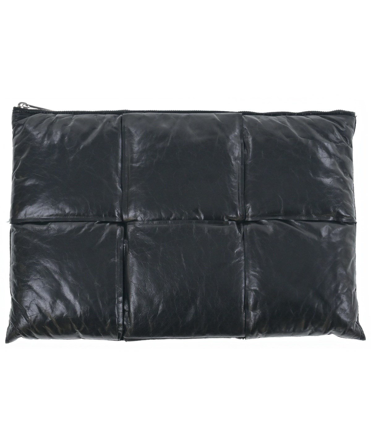 BOTTEGA VENETA（ボッテガヴェネタ）クラッチバッグ 黒 サイズ