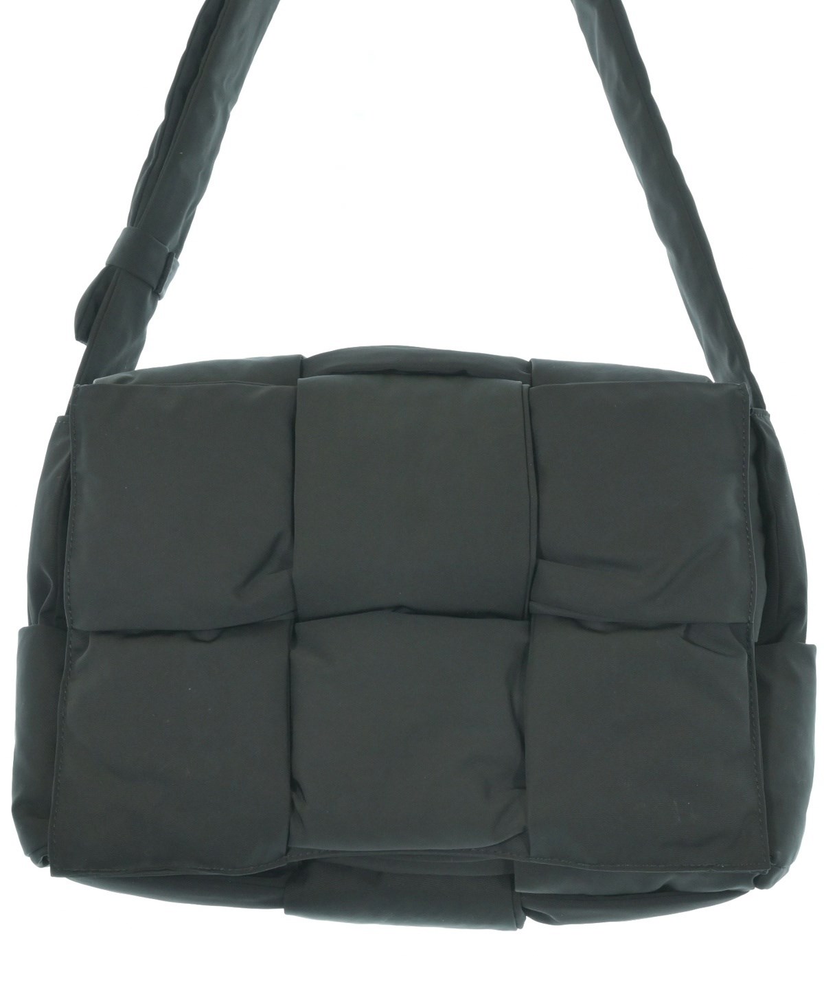 BOTTEGA VENETA（ボッテガヴェネタ）ショルダーバッグ 黒 サイズ