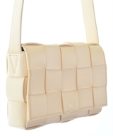 BOTTEGA VENETA（ボッテガヴェネタ）ショルダーバッグ ベージュ サイズ:- レディース/2200605904408
