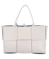 BOTTEGA VENETA（ボッテガヴェネタ）トートバッグ 白 サイズ:ミディアム レディース/2200712957014