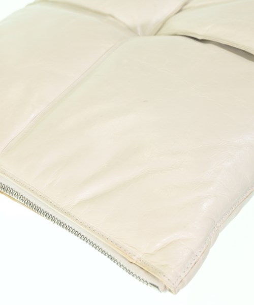 BOTTEGA VENETA（ボッテガヴェネタ）クラッチバッグ 白 サイズ:- レディース/2200658756078