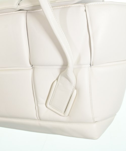 BOTTEGA VENETA（ボッテガヴェネタ）ショルダーバッグ 白 サイズ:- レディース/2200719953750