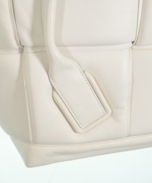 BOTTEGA VENETA（ボッテガヴェネタ）ショルダーバッグ 白 サイズ:- レディース/2200719953750