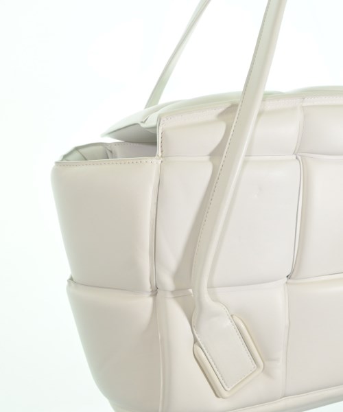 BOTTEGA VENETA（ボッテガヴェネタ）ショルダーバッグ 白 サイズ:- レディース/2200719953750