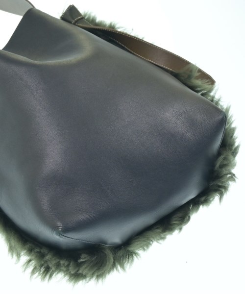 CELINE（セリーヌ）ショルダーバッグ 紺 サイズ:- レディース/2200669330274