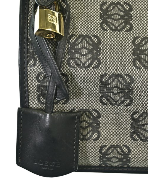 LOEWE（ロエベ）ショルダーバッグ グレー サイズ:- レディース/2200718710064