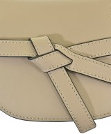 LOEWE（ロエベ）ショルダーバッグ ベージュ サイズ:- レディース/2200719903908