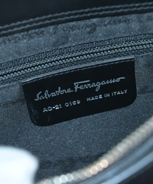 Salvatore Ferragamo（サルバトーレフェラガモ）ショルダーバッグ 黒 サイズ:- レディース/2200634870033