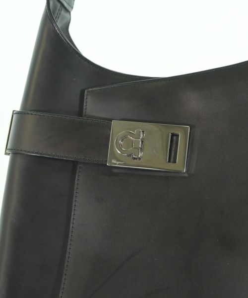 Salvatore Ferragamo（サルバトーレフェラガモ）ショルダーバッグ 黒 サイズ:- レディース/2200634870033