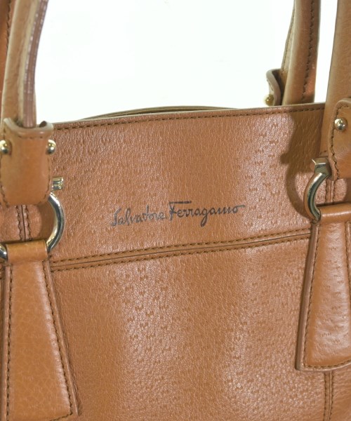 Salvatore Ferragamo（サルバトーレフェラガモ）ショルダーバッグ 茶 サイズ:- レディース/2200634870187