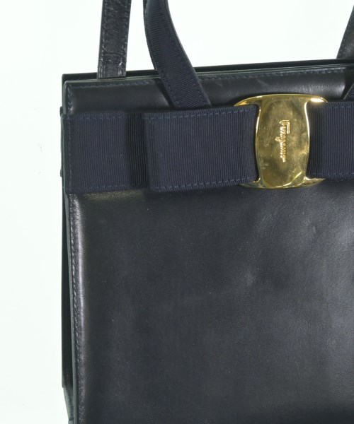 Salvatore Ferragamo（サルバトーレフェラガモ）ハンドバッグ 紺 サイズ:- レディース/2200634870194