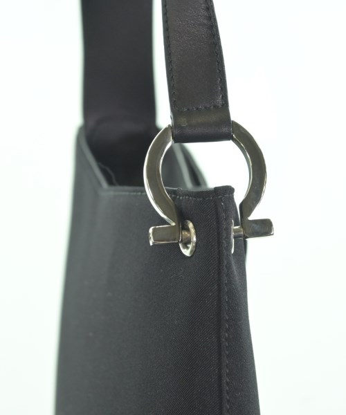 Salvatore Ferragamo（サルバトーレフェラガモ）ショルダーバッグ 黒 サイズ:- レディース/2200634870347