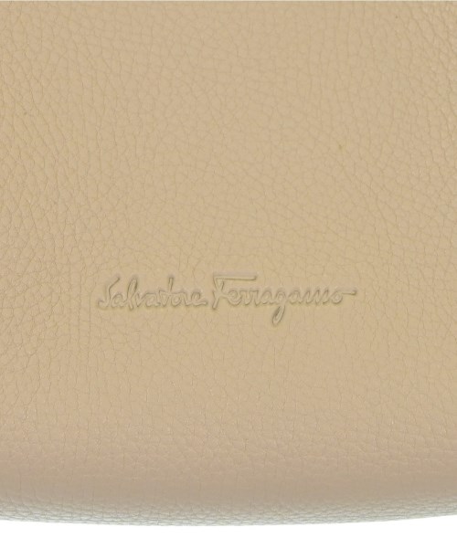 Salvatore Ferragamo（サルバトーレフェラガモ）ショルダーバッグ ベージュ サイズ:- レディース/2200634870361