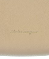 Salvatore Ferragamo（サルバトーレフェラガモ）ショルダーバッグ ベージュ サイズ:- レディース/2200634870361