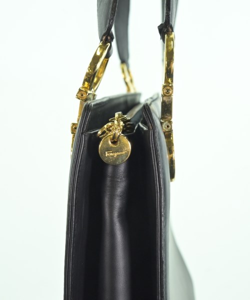 Salvatore Ferragamo（サルバトーレフェラガモ）ショルダーバッグ 黒 サイズ:- レディース/2200634870439