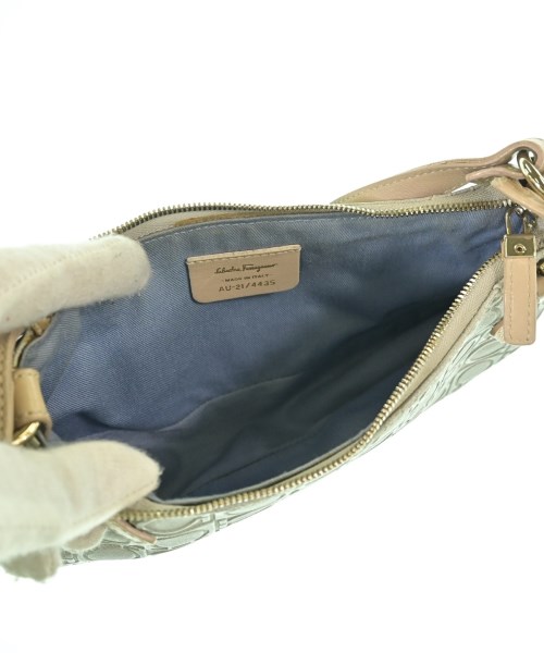 Salvatore Ferragamo（サルバトーレフェラガモ）ショルダーバッグ グレー サイズ:- レディース/2200634870507