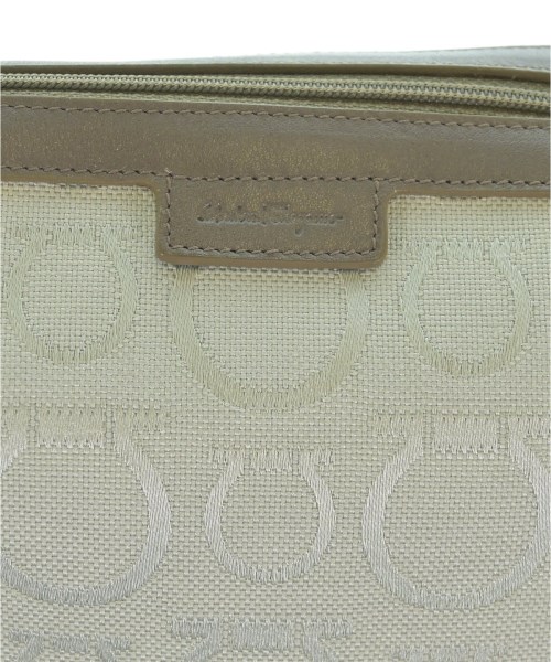 Salvatore Ferragamo（サルバトーレフェラガモ）ショルダーバッグ グレー サイズ:- レディース/2200634871030