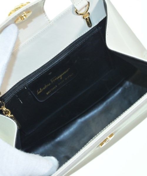 Salvatore Ferragamo（サルバトーレフェラガモ）ショルダーバッグ 白 サイズ:- レディース/2200635915306