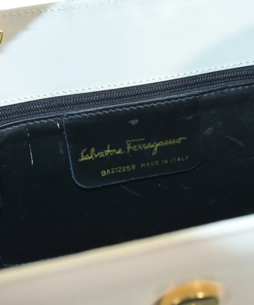 Salvatore Ferragamo（サルバトーレフェラガモ）ショルダーバッグ 白 サイズ:- レディース/2200635915306