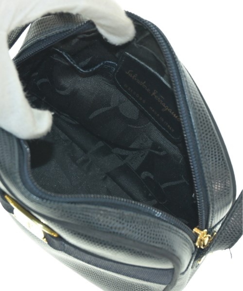 Salvatore Ferragamo（サルバトーレフェラガモ）ショルダーバッグ 紺 サイズ:- レディース/2200635915504