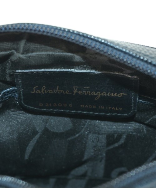 Salvatore Ferragamo（サルバトーレフェラガモ）ショルダーバッグ 紺 サイズ:- レディース/2200635915504