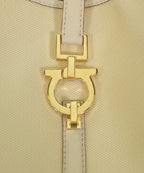 Salvatore Ferragamo（サルバトーレフェラガモ）ショルダーバッグ ベージュ サイズ:- レディース/2200639798189