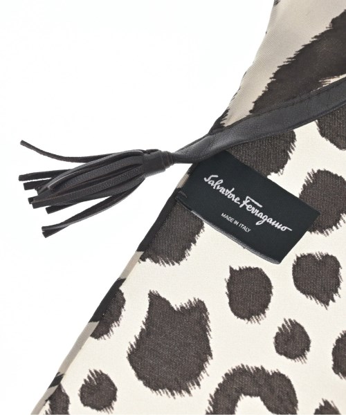 Salvatore Ferragamo（サルバトーレフェラガモ）バンダナ・スカーフ 茶 サイズ:- レディース/2200626175016