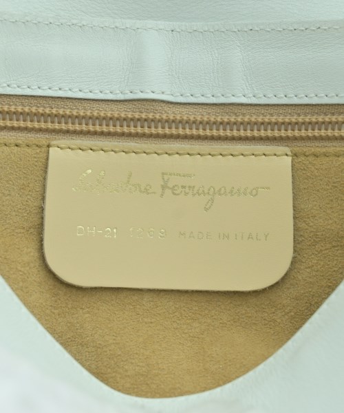 Salvatore Ferragamo（サルバトーレフェラガモ）ショルダーバッグ 白 サイズ:- レディース/2200627237010