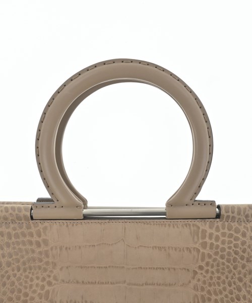 Salvatore Ferragamo（サルバトーレフェラガモ）ハンドバッグ ベージュ サイズ:- レディース/2200627237553