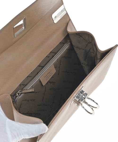 Salvatore Ferragamo（サルバトーレフェラガモ）ハンドバッグ ベージュ サイズ:- レディース/2200627238819