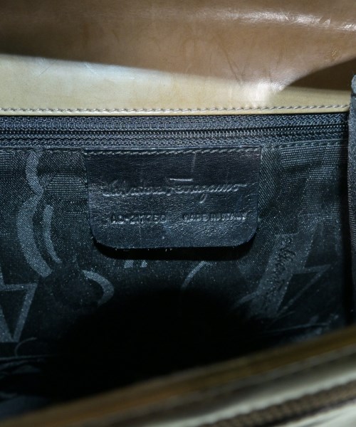 Salvatore Ferragamo（サルバトーレフェラガモ）ショルダーバッグ 茶 サイズ:- レディース/2200603591167