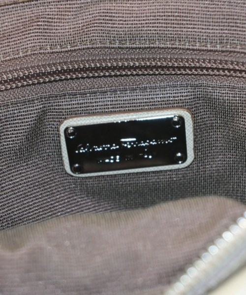 Salvatore Ferragamo（サルバトーレフェラガモ）ショルダーバッグ ベージュ サイズ:- レディース/2200603591631