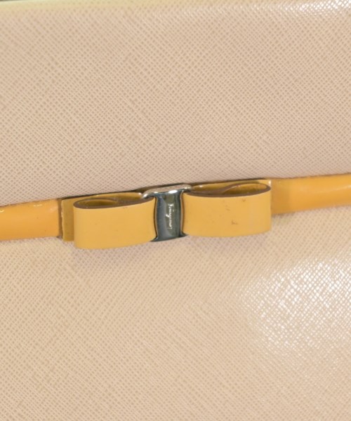 Salvatore Ferragamo（サルバトーレフェラガモ）ショルダーバッグ ベージュ サイズ:- レディース/2200603591631