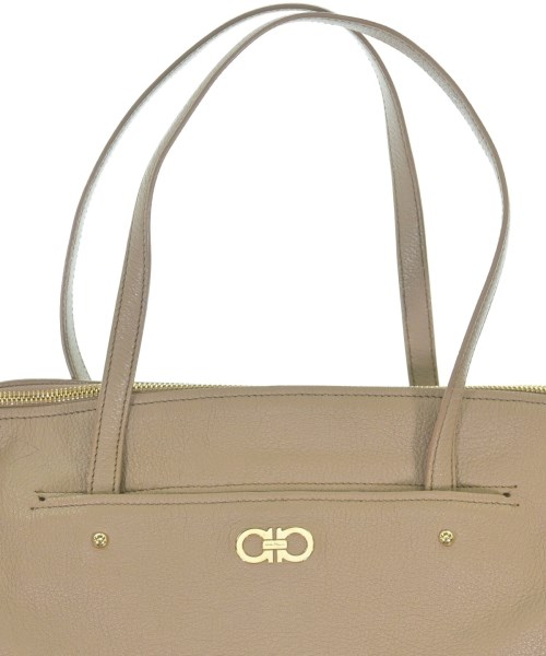 Salvatore Ferragamo（サルバトーレフェラガモ）ショルダーバッグ ベージュ サイズ:- レディース/2200603591884