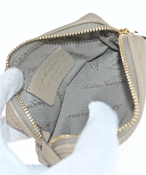 Salvatore Ferragamo（サルバトーレフェラガモ）財布・コインケース ベージュ サイズ:- レディース/2200605904460