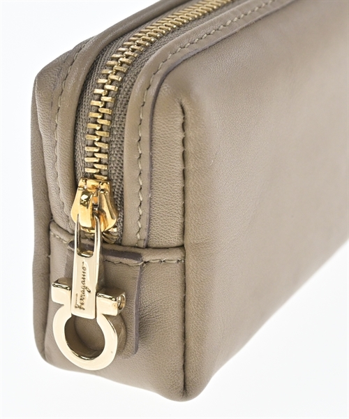 Salvatore Ferragamo（サルバトーレフェラガモ）財布・コインケース ベージュ サイズ:- レディース/2200605904460