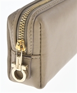 Salvatore Ferragamo（サルバトーレフェラガモ）財布・コインケース ベージュ サイズ:- レディース/2200605904460